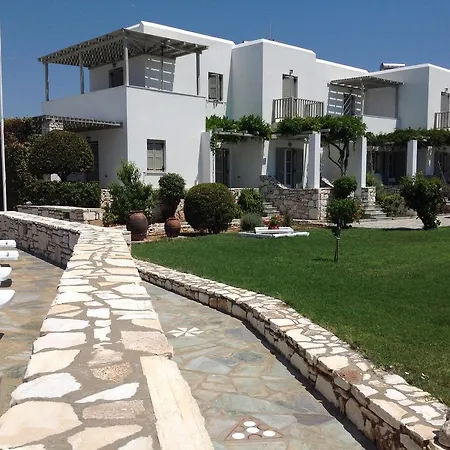 Elizabeth Chrisi Akti (Paros)